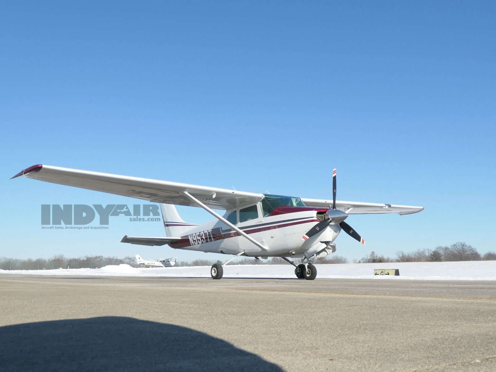 Cessna 210 - N9537T