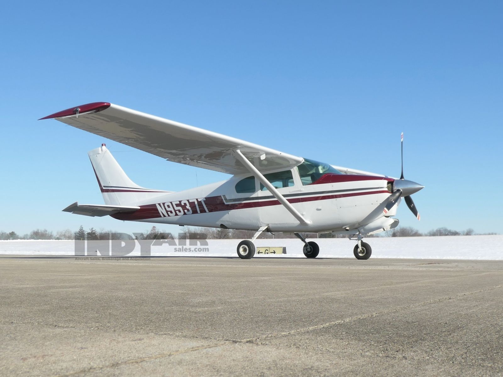 Cessna 210 - N9537T