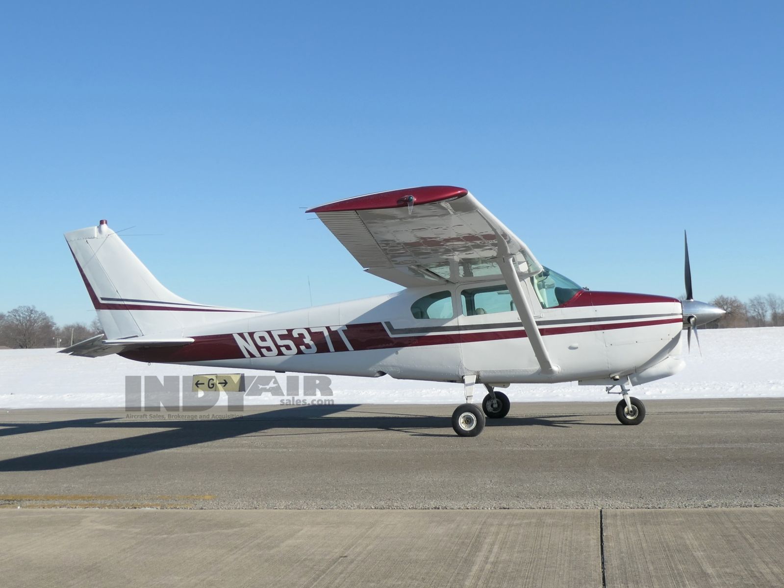 Cessna 210 - N9537T