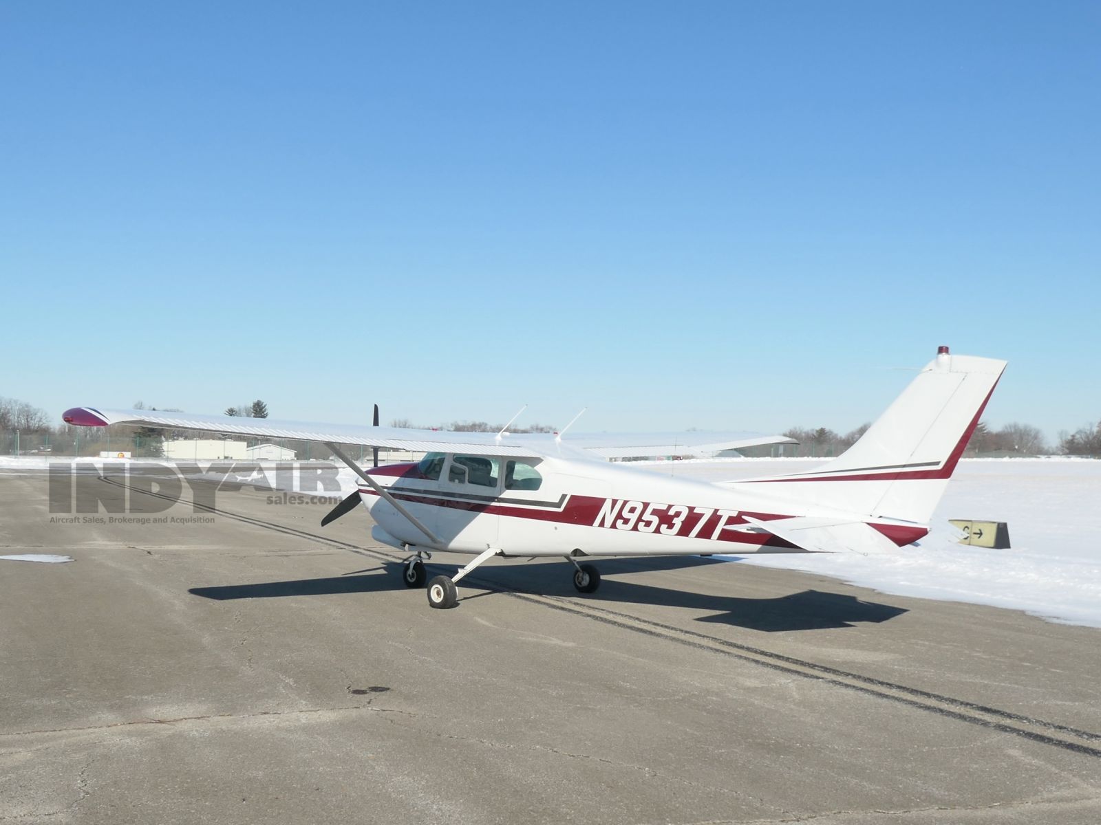 Cessna 210 - N9537T