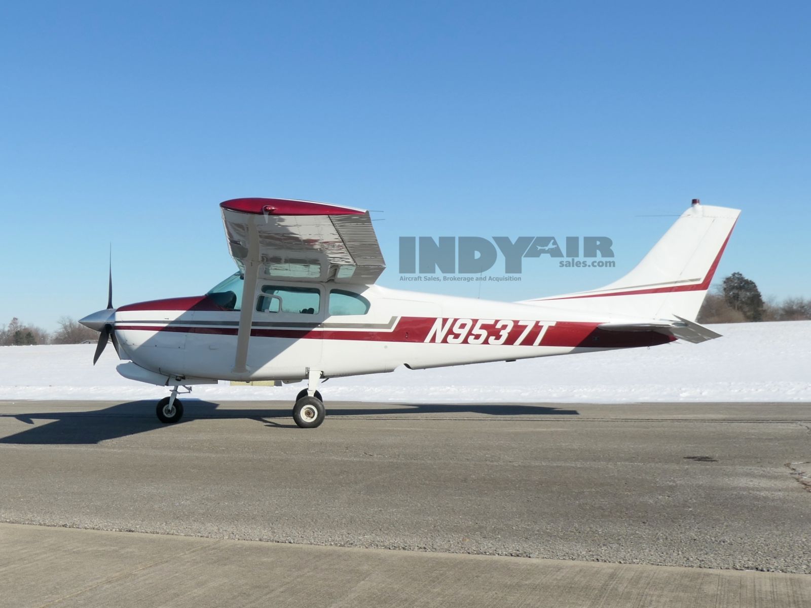 Cessna 210 - N9537T