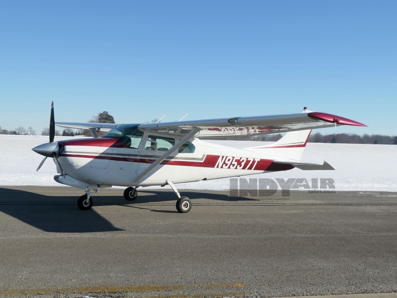 Cessna 210 - N9537T