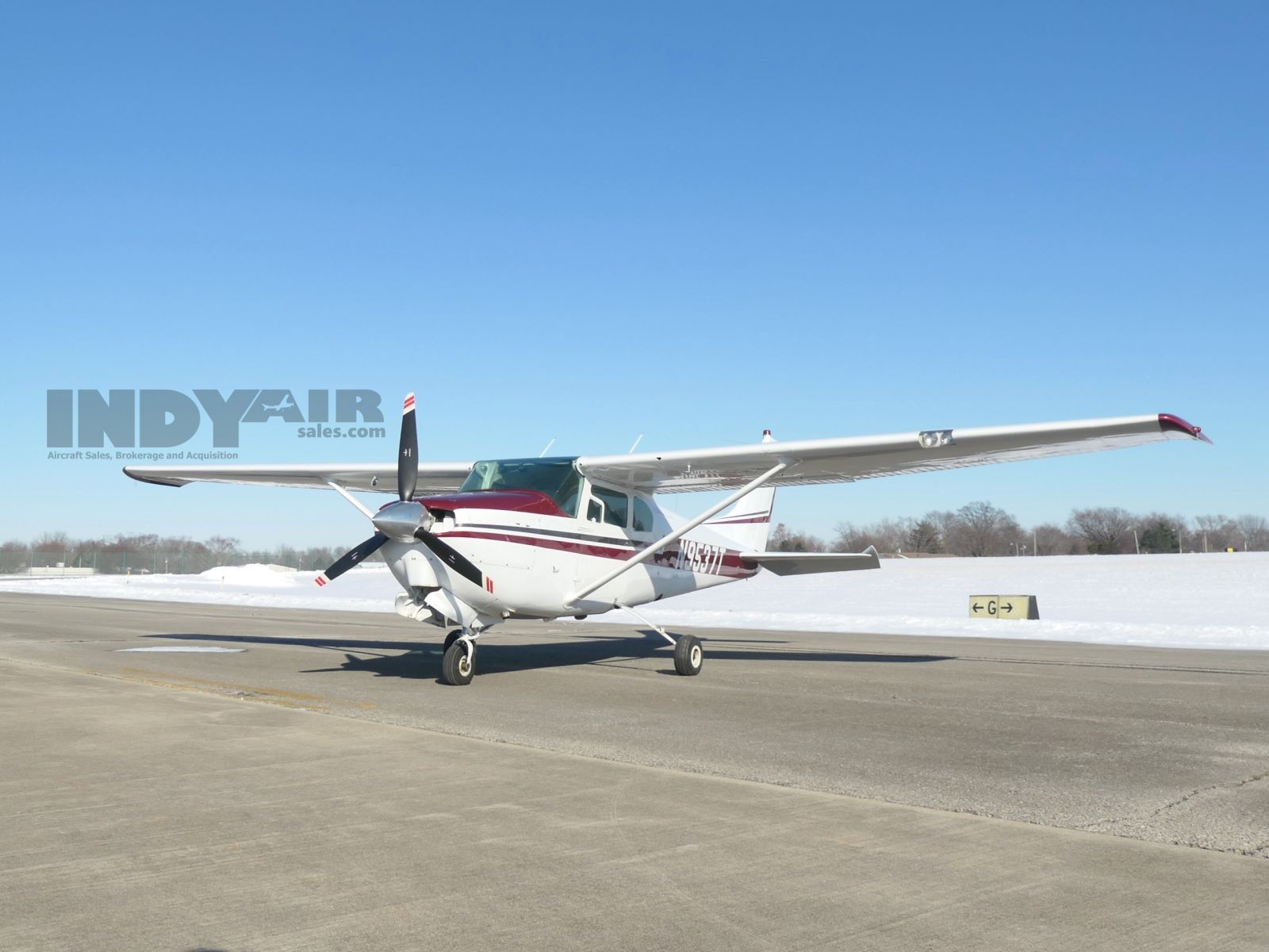 Cessna 210 - N9537T