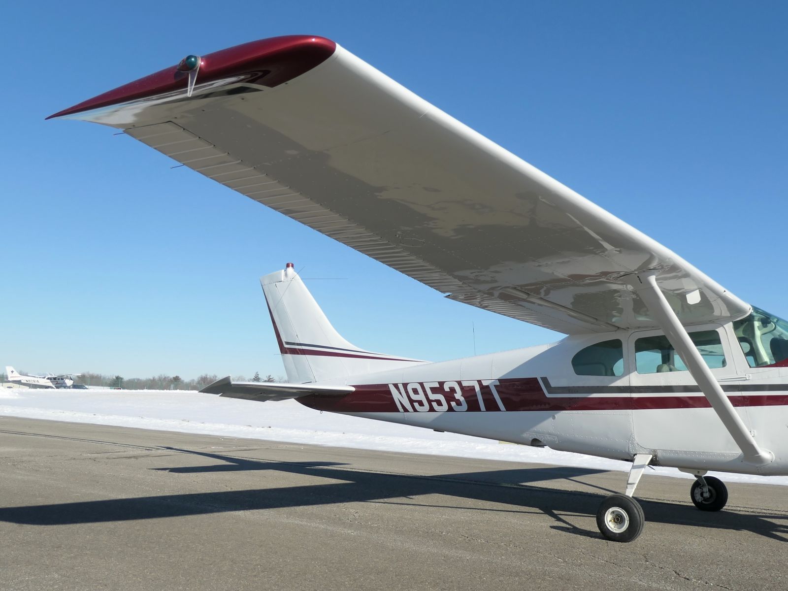 Cessna 210 - N9537T