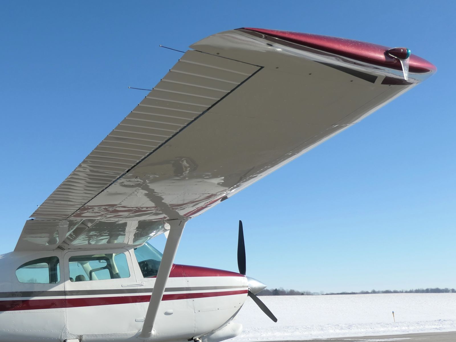 Cessna 210 - N9537T