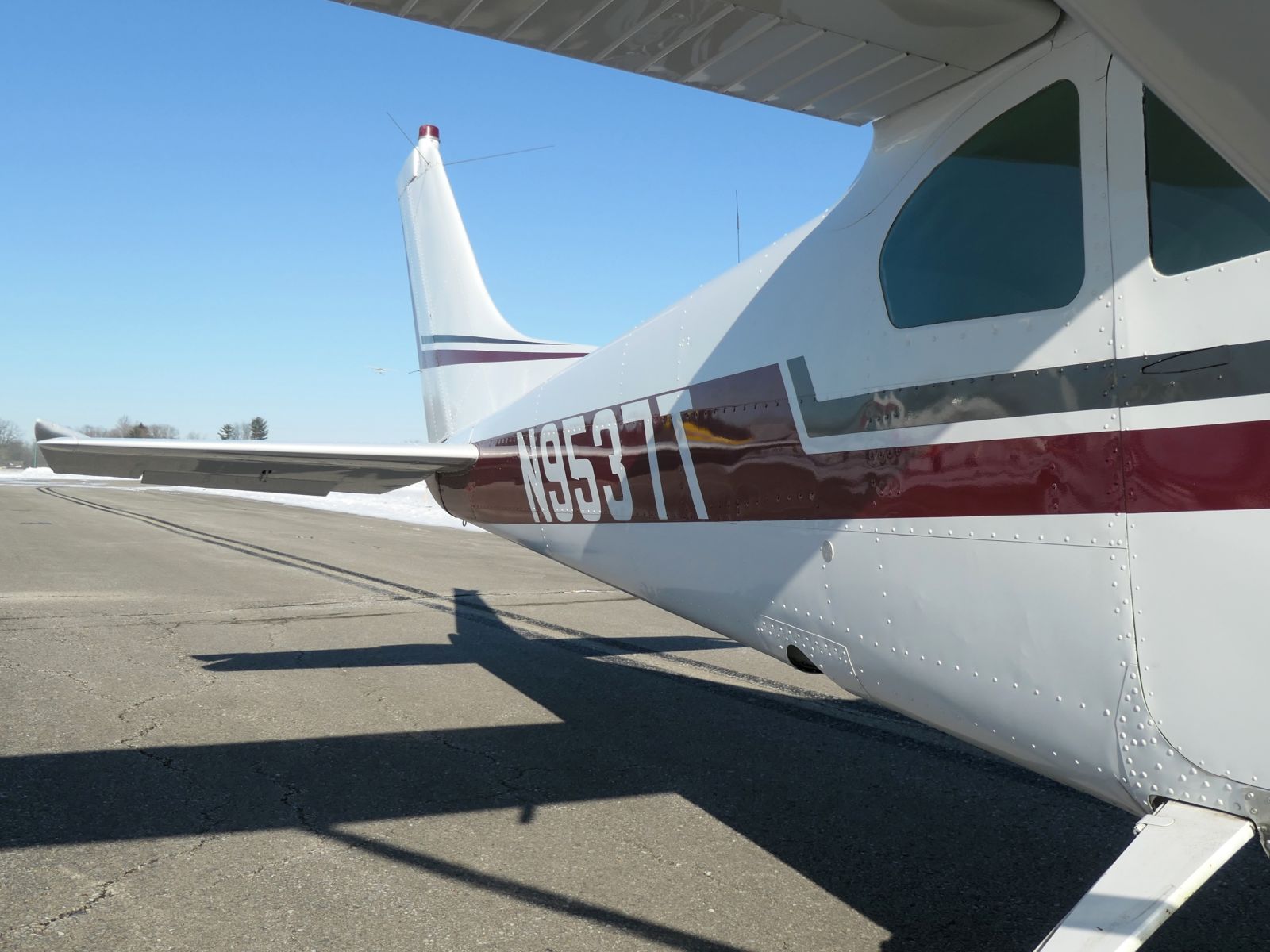 Cessna 210 - N9537T