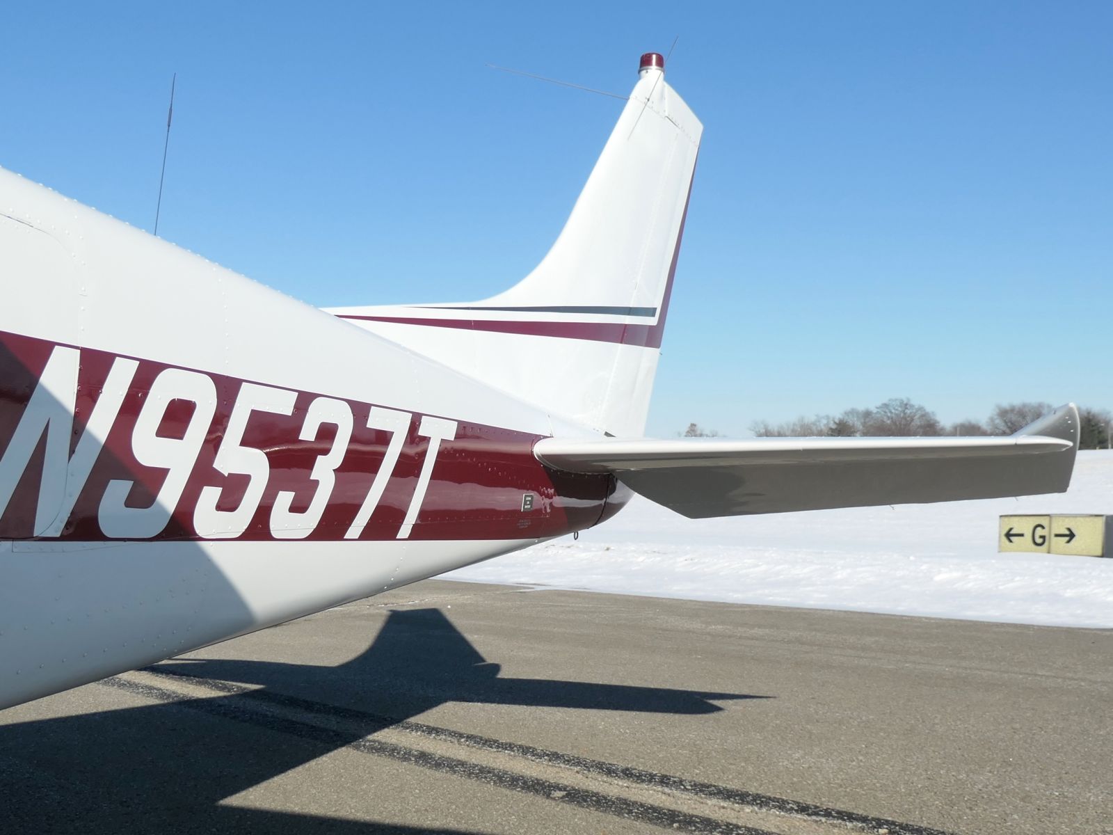 Cessna 210 - N9537T