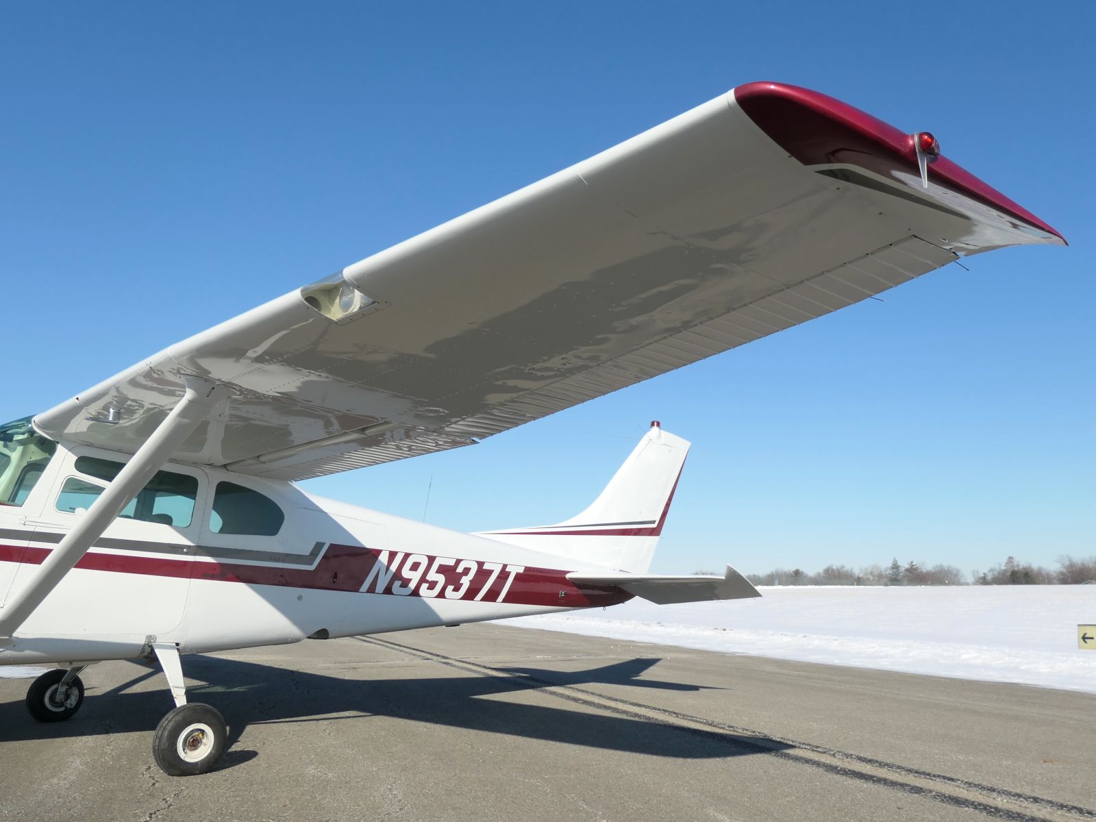 Cessna 210 - N9537T