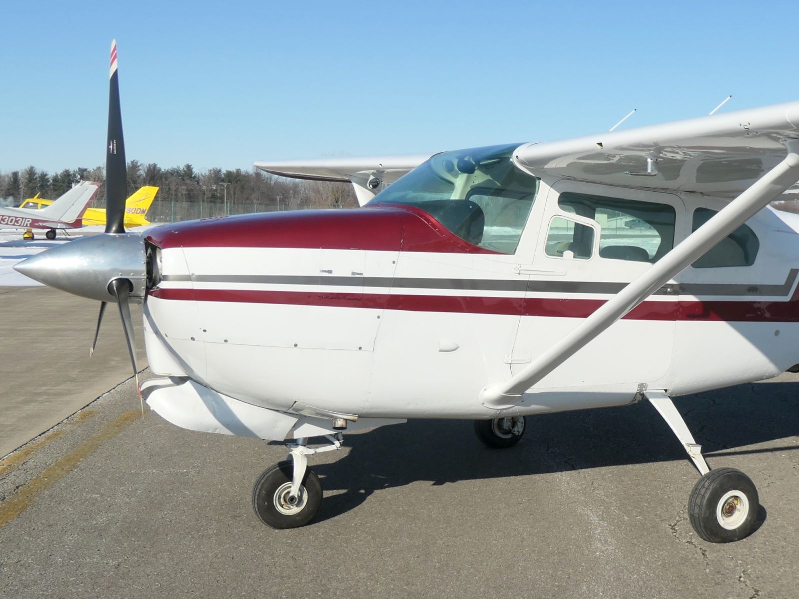 Cessna 210 - N9537T