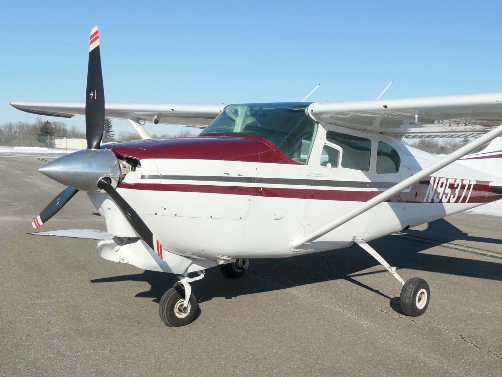 Cessna 210 - N9537T