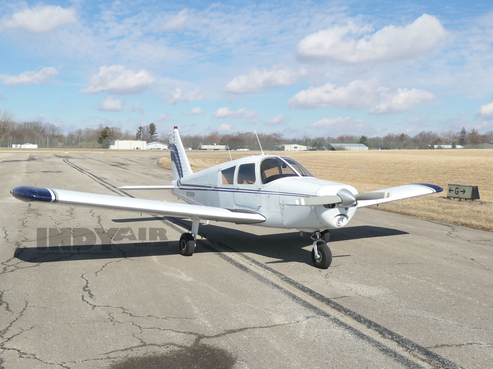 Piper Cherokee 28-160 - N5090W