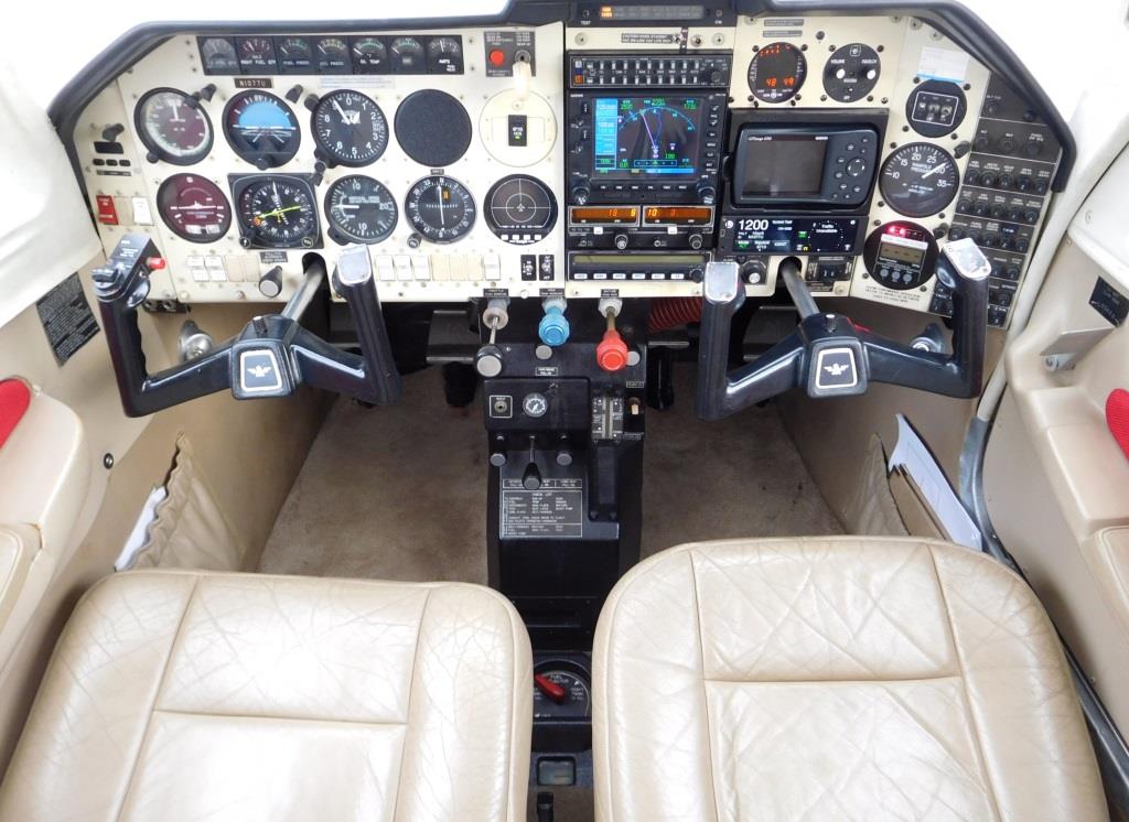 1990 Mooney M20J - N1077U