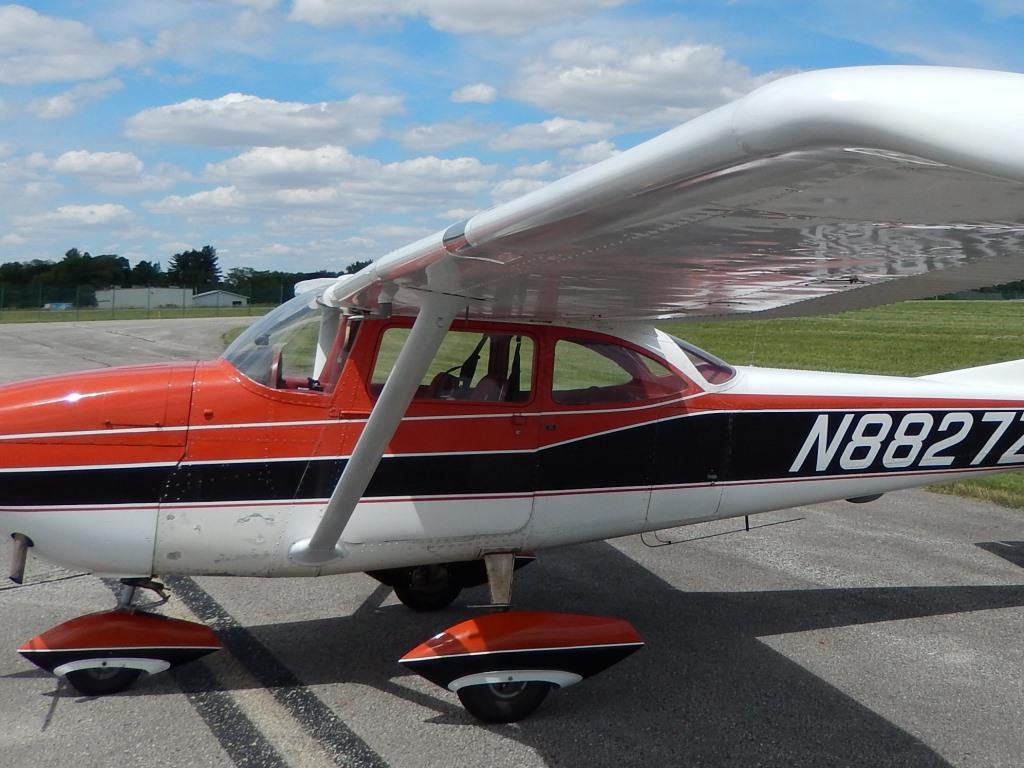 1967 Cessna 172 Skyhawk - N8827Z