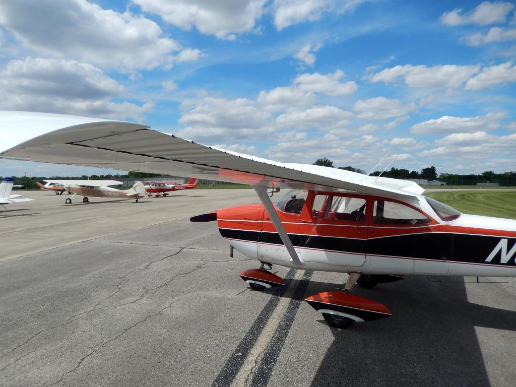 1967 Cessna 172 Skyhawk - N8827Z