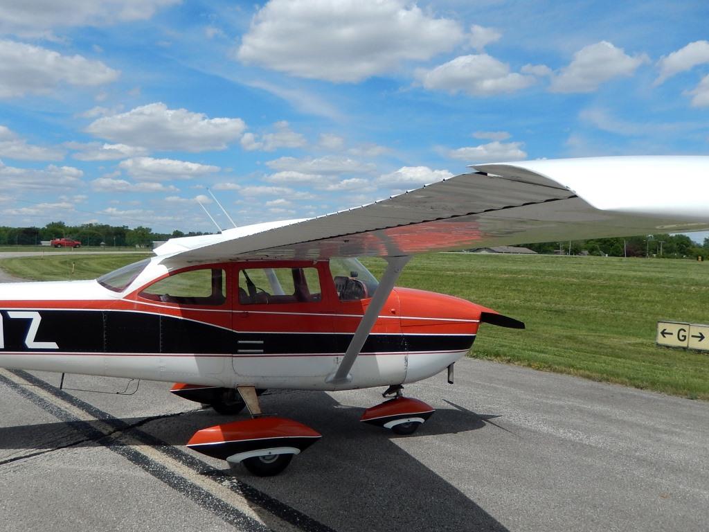 1967 Cessna 172 Skyhawk - N8827Z