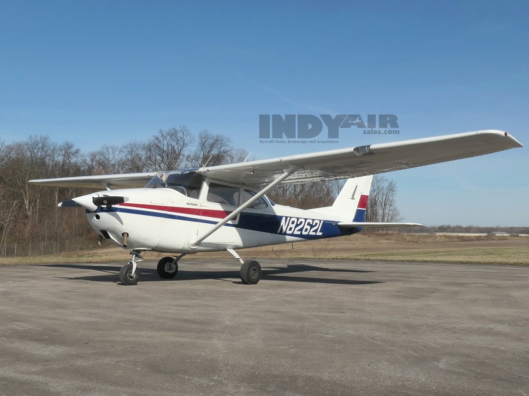 Cessna 172 - N8262L