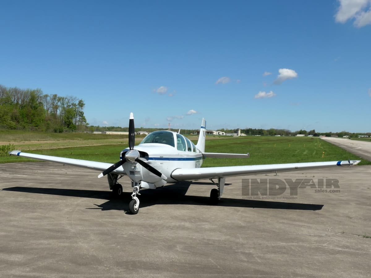 Beechcraft F33A - N627UB