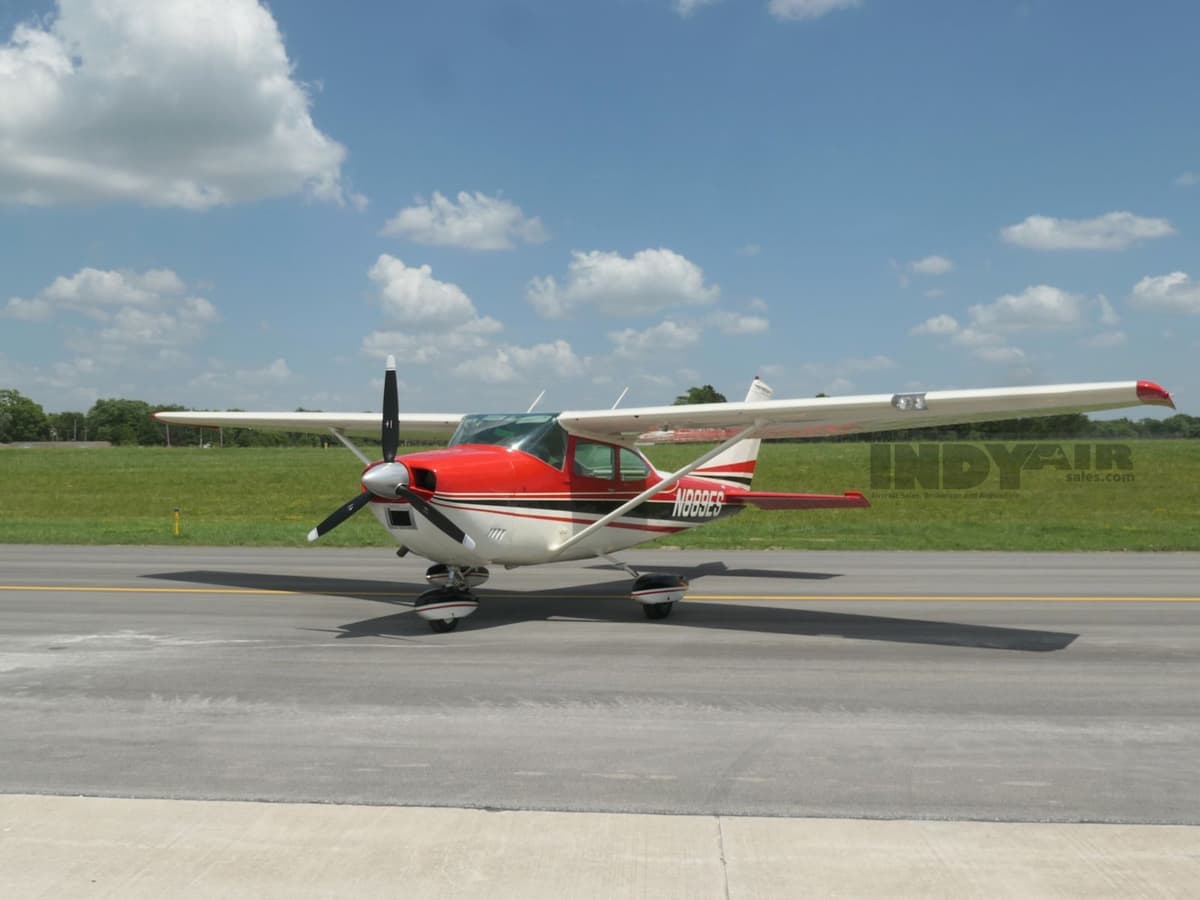 Cessna 182N - N889ES