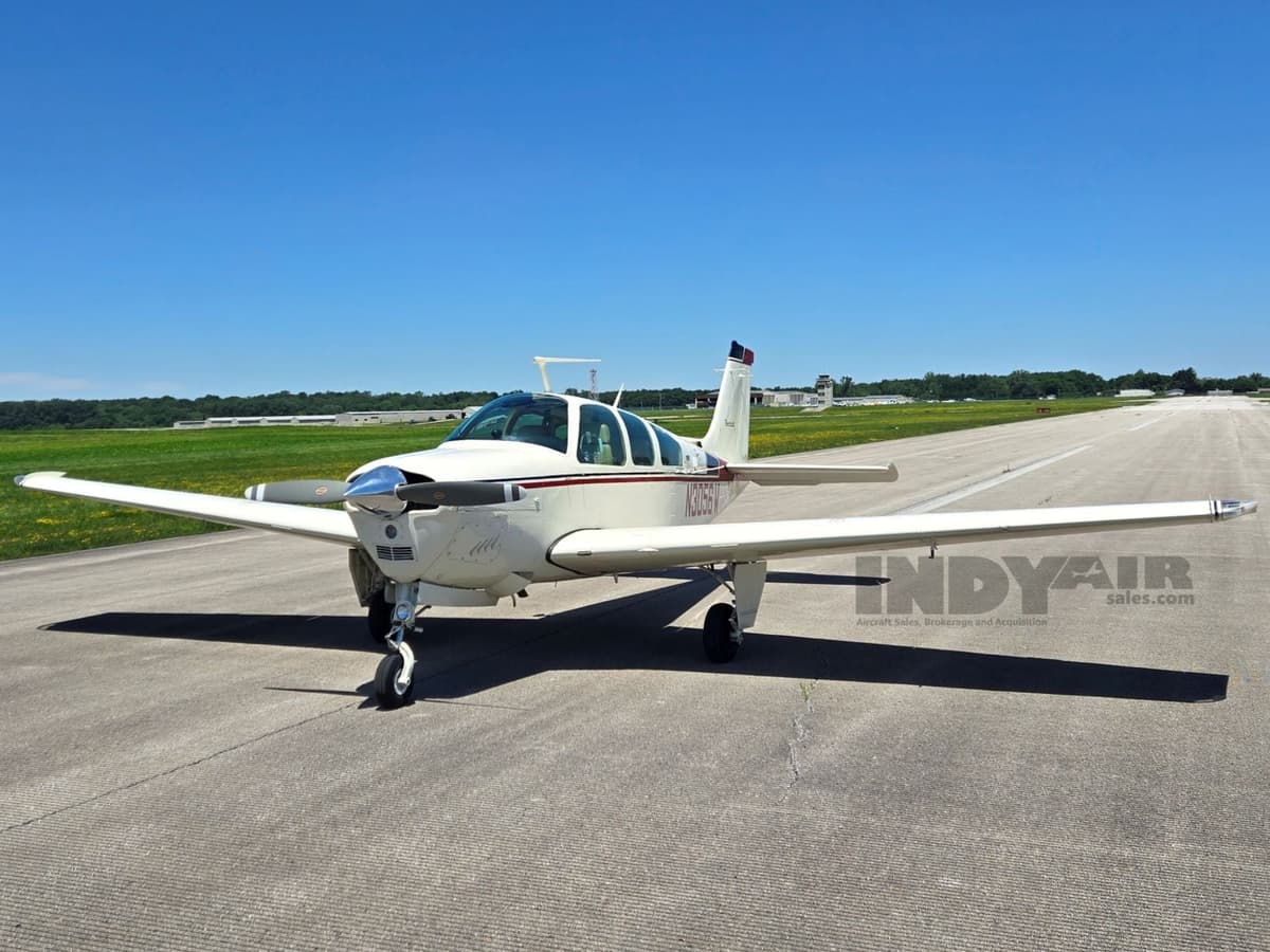 Beechcraft F33A - N3056W