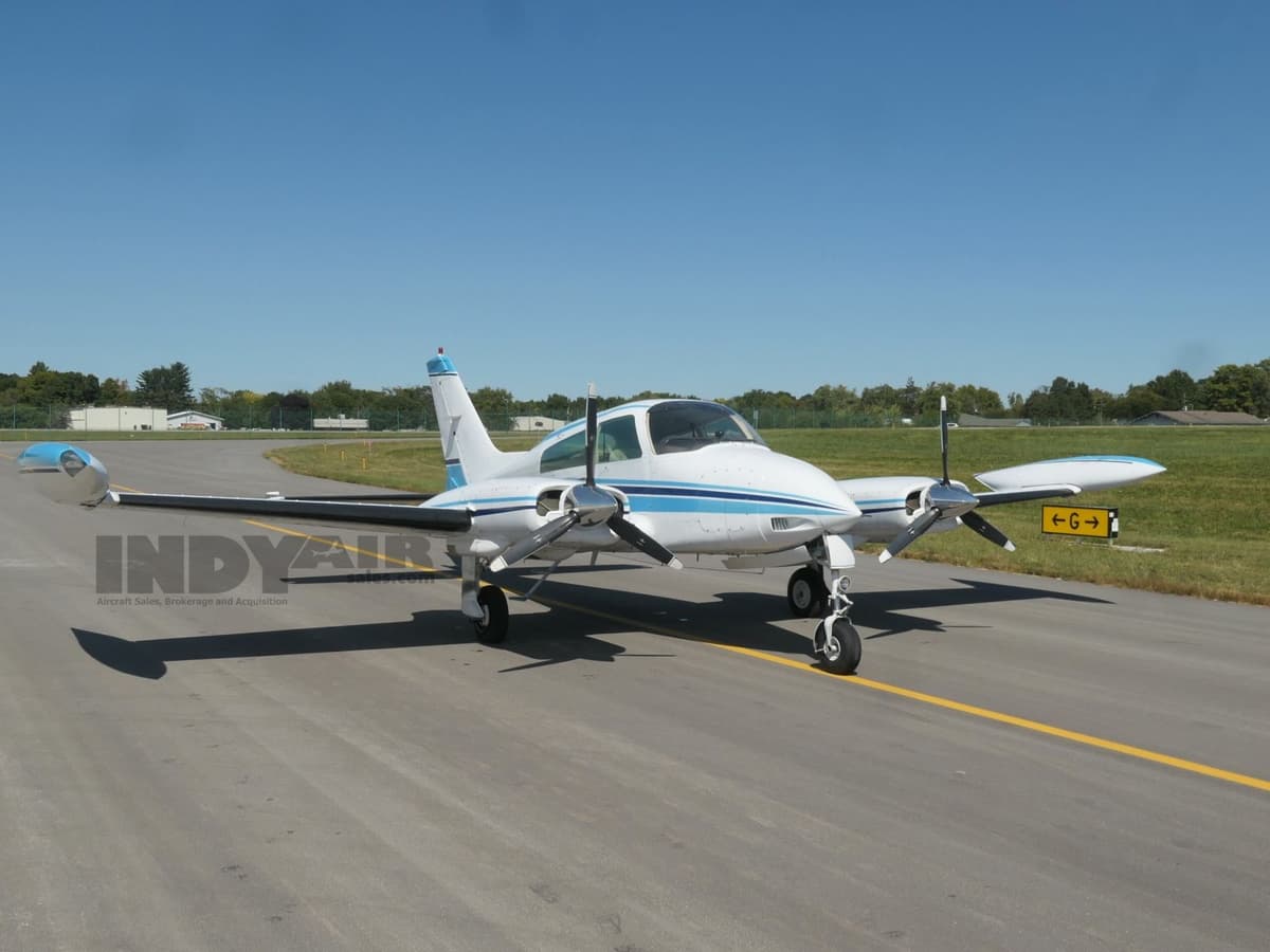 Cessna 310Q - N1271G
