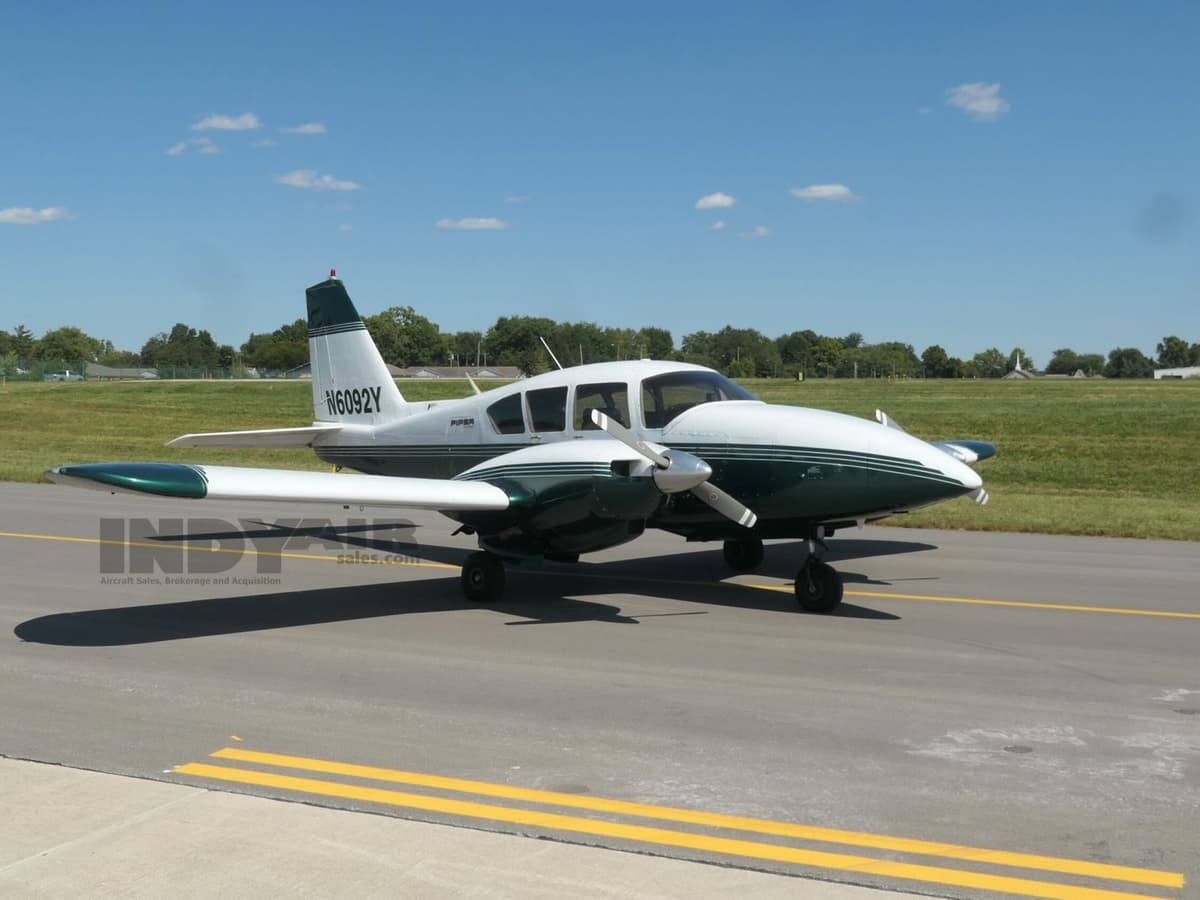 Piper Aztec C - N6092Y