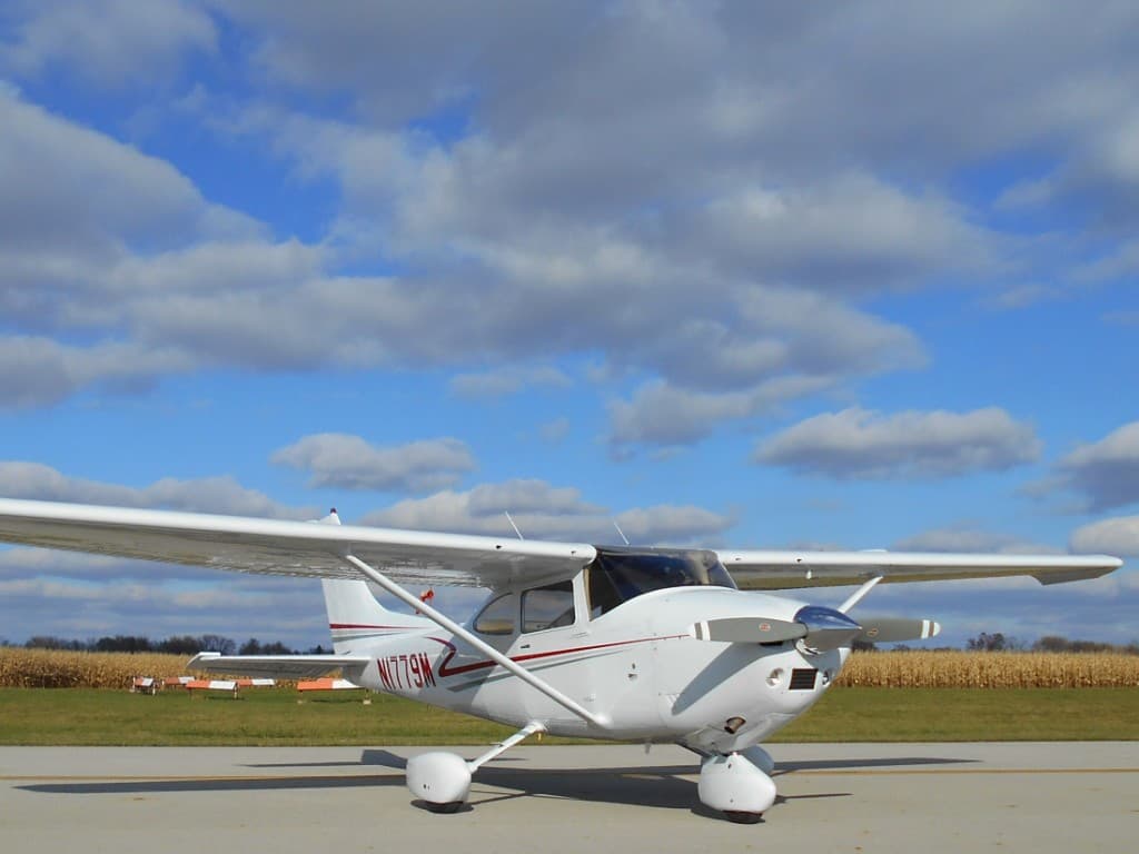 1976 Cessna 182 - N1779M