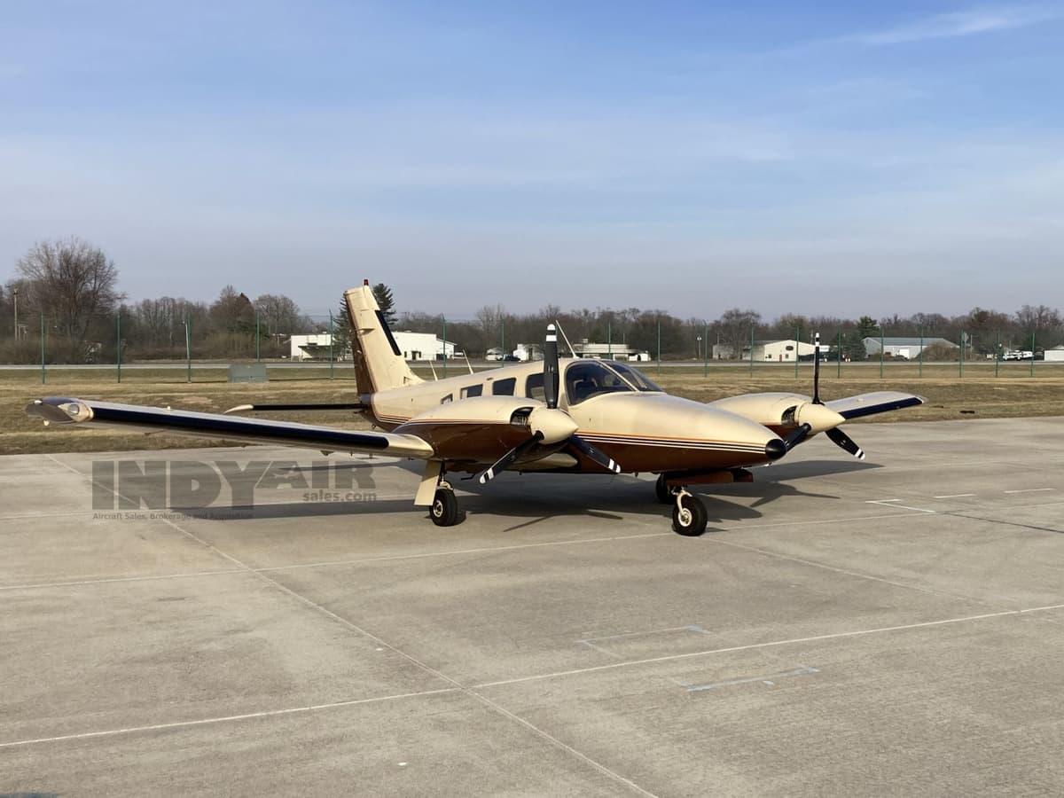 Piper Seneca II - N93JN
