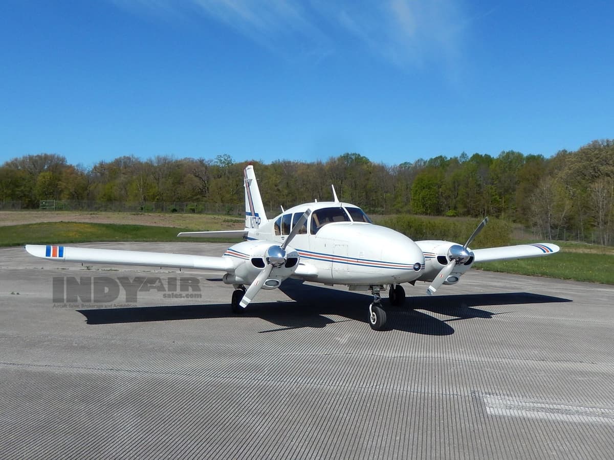 Piper Aztec - N27HP