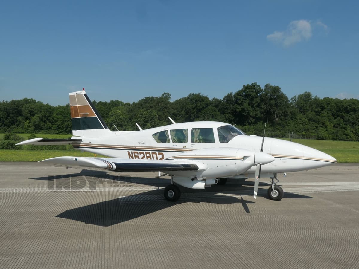 Piper Aztec F - N62802
