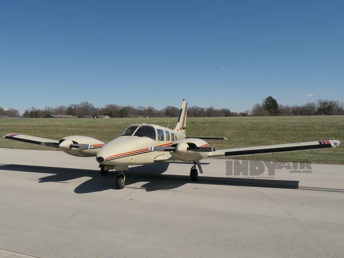 Piper Seneca II - N878SS