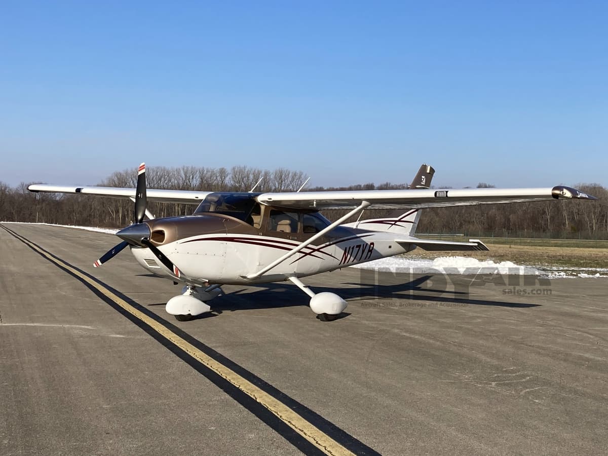 Cessna 182T - N17YR