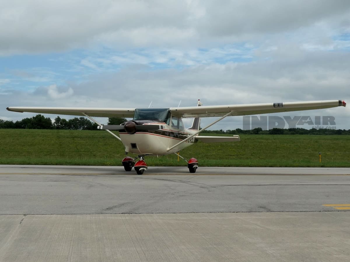 Cessna 172 - N2426L